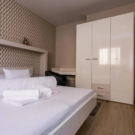 Апартаменти Olea With Free Garage