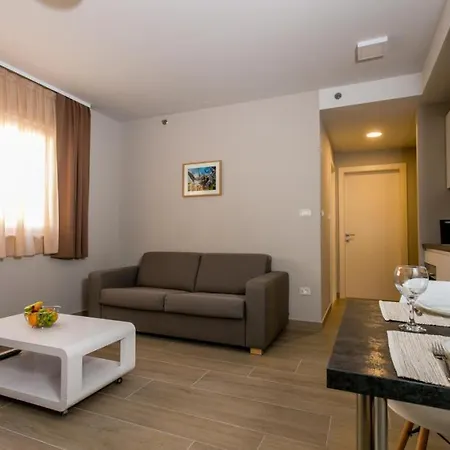Olea With Free Garage Апартаменти Промайна