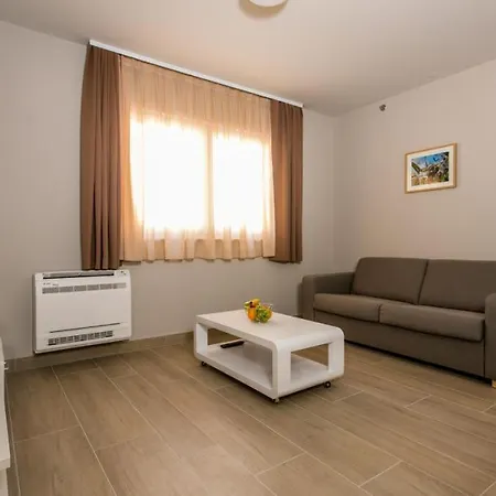 Апартаменти Olea With Free Garage