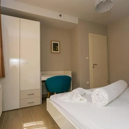 Olea With Free Garage Апартаменти