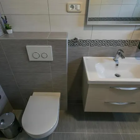 Olea With Free Garage Апартаменти