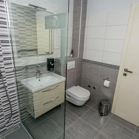 Апартаменти Olea With Free Garage *