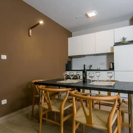 Апартаменти Olea With Free Garage