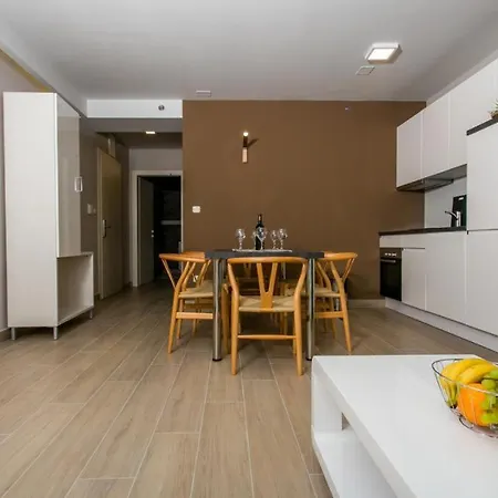 Olea With Free Garage Апартаменти Промайна